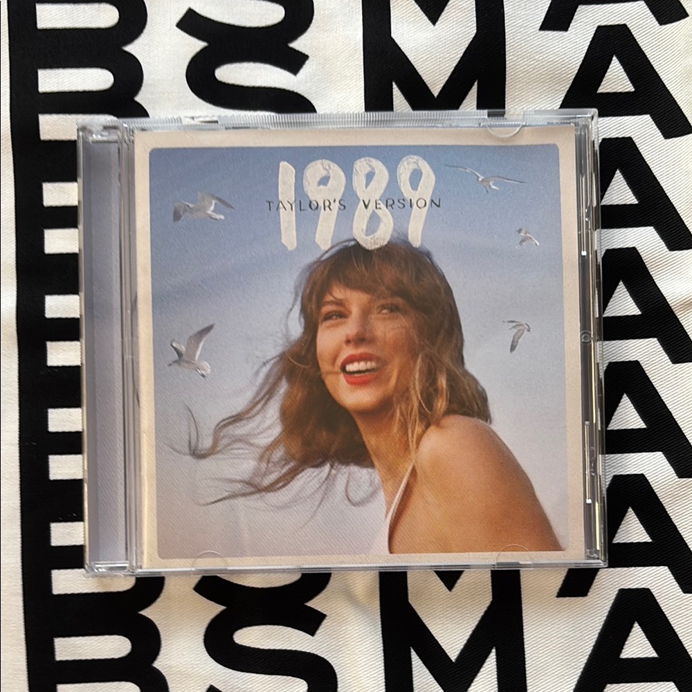 Taylor Swift 1989 (Taylor's Version) CD - Blue and White